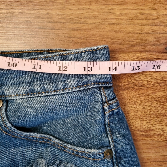 Just Black Size Medium High Rise Cutoff Jean Shorts - Picture 5 of 7